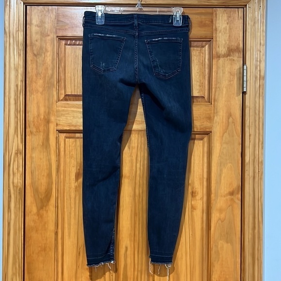 Zara Women's Skinny Jeans - Looks more black in person - Picture 3 of 6